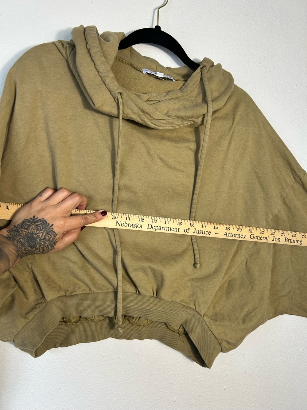 Young Fabulous & Broke Women's Cropped Hoodie S/M Tan Snap Button Sleeve YFB - Picture 6 of 7